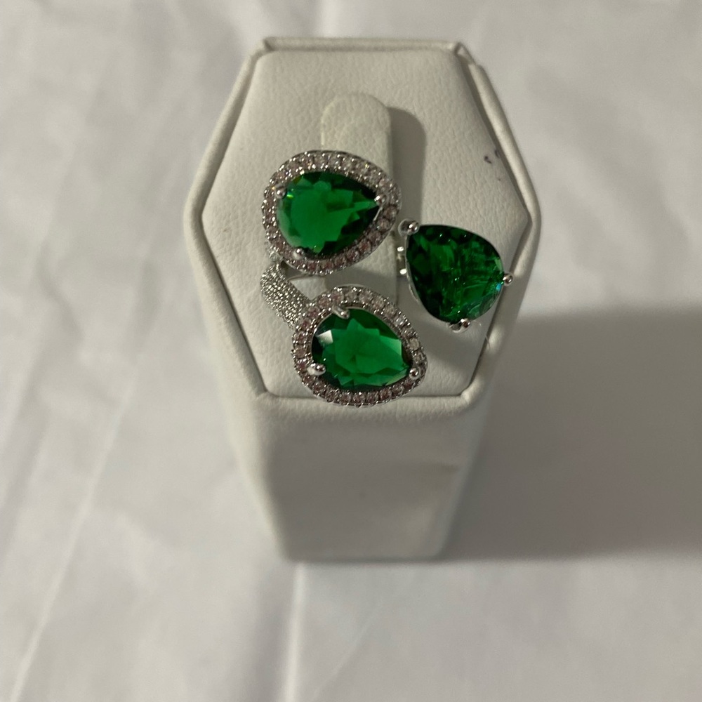 Size 9 WEDDING RING - Picture 4 of 5